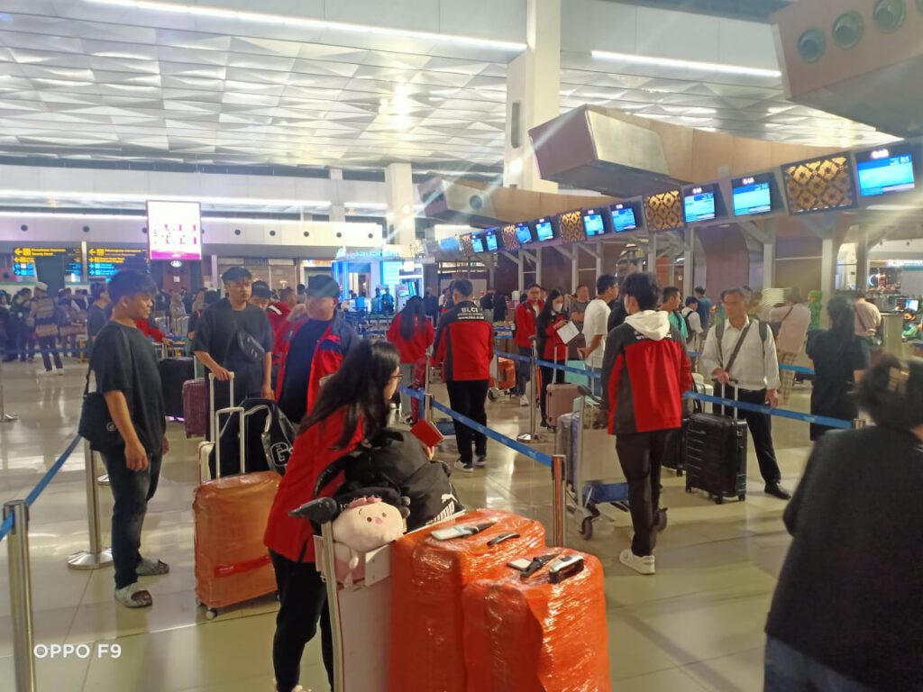 Pelajar BLCI bersiap berangkat di bandara